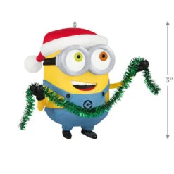Hallmark Minions Bob Trims The Tree Ornament With Sound -Hallmark Gift Shop Bob Minion Green Tinsel Garland Keepsake Ornament 5QXI8145 04