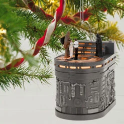 New Release -Hallmark Gift Shop Empire Strikes Back Carbon Freezing Keepsake Ornament 6499QXI7117 02