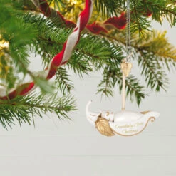 Hallmark Grandbaby's First Christmas Pea In A Pod 2023 Porcelain Ornament -Hallmark Gift Shop Grandbabys 1st Christmas Keepsake Ornament 2199QGO2727 02