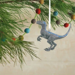 Jurassic World Dominion Beta Hallmark Ornament -Hallmark Gift Shop Jurassic World Dominion Beta Christmas Ornament 3HCM883 02