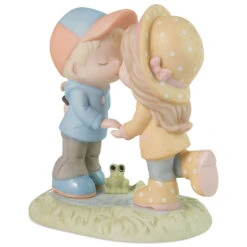 Precious Moments You Are My Sunshine On A Rainy Day Figurine, 5.6" -Hallmark Gift Shop Precious Moments Couple Kissing in the Rain Figurine 223002 03