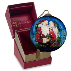 Ne'Qwa Art Merry Kiss-Mas Santa And Mrs. Claus Glass Christmas Ornament -Hallmark Gift Shop Santa and Mrs. Claus Kissing Blown Glass Ornament 7251104 05