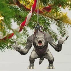 Hallmark Star Wars: The Book Of Boba Fett™ Riding Into The Battle Ornament -Hallmark Gift Shop Star Wars Boba Fett on Rancor Keepsake Ornament 2499QXI7087 02