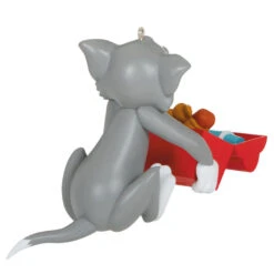 Hallmark Tom And Jerry™ What's For Lunch? Ornament -Hallmark Gift Shop Tom and Jerry Lunch Box Keepsake Ornament 1899QXI6059 06