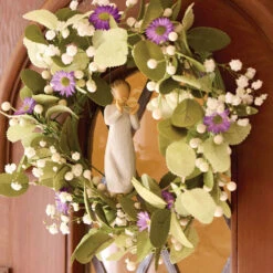 Willow Tree Courage 2025 Girl With Heart Ornament -Hallmark Gift Shop Willow Tree Courage 2025 Girl With Heart Ornament 28309 04